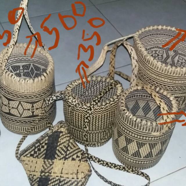 Tas anyaman rotan kalimantan