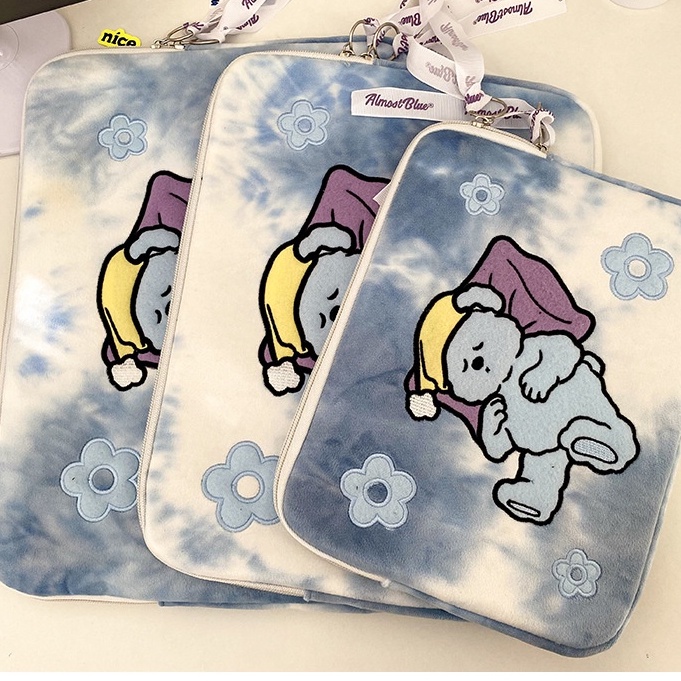 Sleeve Pouch Sarung Tas Bag Case Ipad Tab Tablet Macbook Air Pro Laptop Asus Acer Lenovo HP Huawei 11 12 13 14 15 inch Motif Gambar Beruang Bear Sleeping Warna Biru Putih Lucu Cute Murah Korean Model