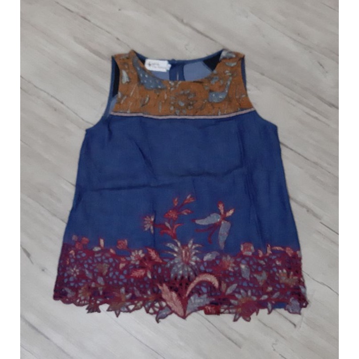 BATIK KULTUR Dea Valencia combo petal top denim(preloved)