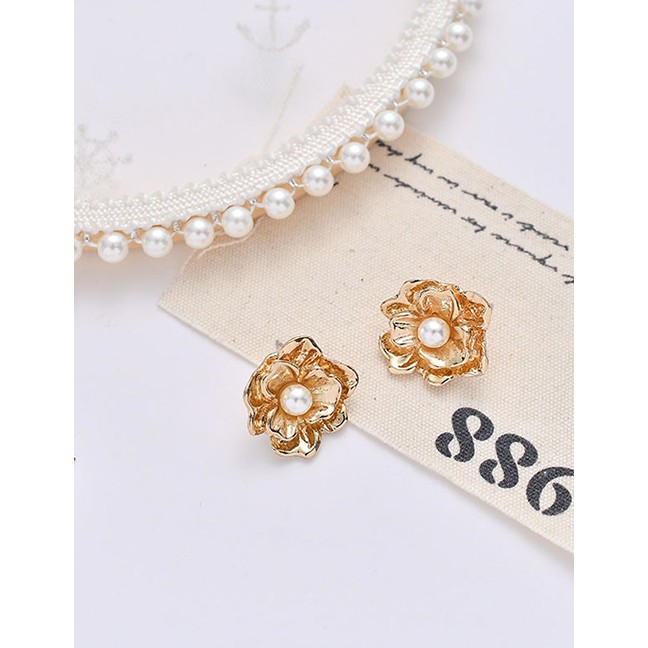 LRC Anting tusuk Fashion Golden Pearl Flower Metal Irregular Stud Earrings D80658