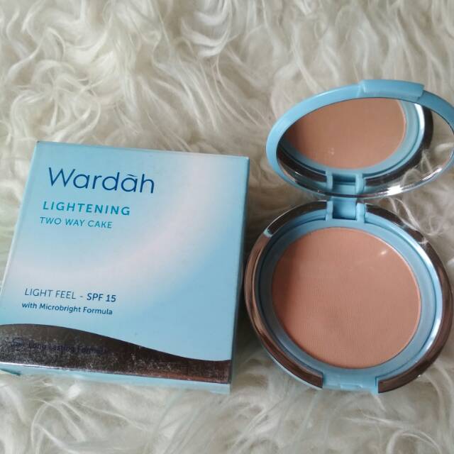 Wardah bedak two Way cake