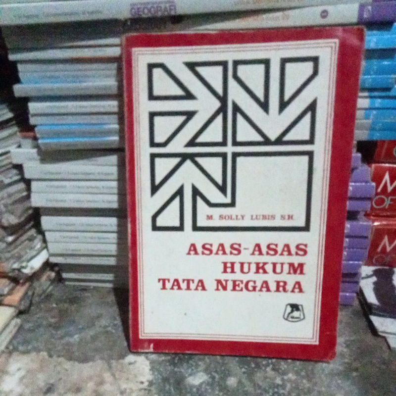 buku asas-asas hukum tata negara pengarang m solly Lubis sarjana hukum