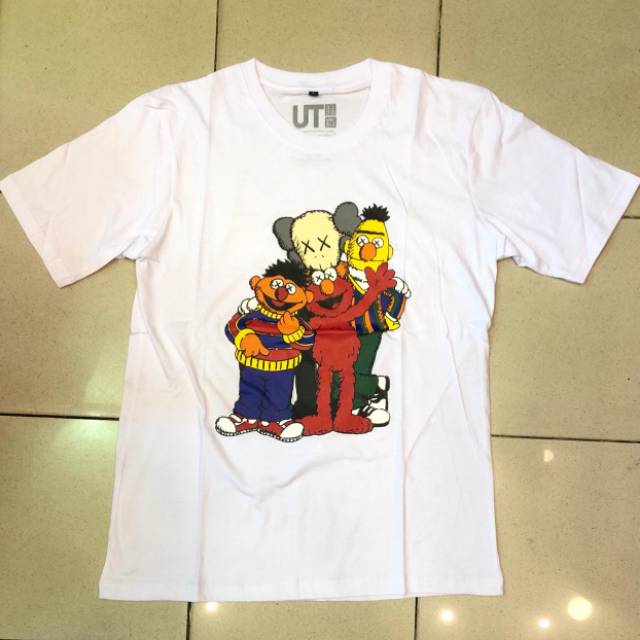 Kaos Tshirt Uniqlo UT x Kaws Elmo and Friends Premium - 002