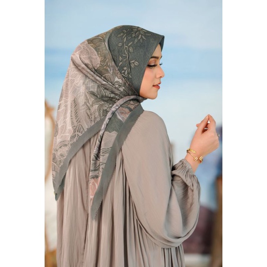 Buttonscarves - Nusantara Voal Square - Volcano
