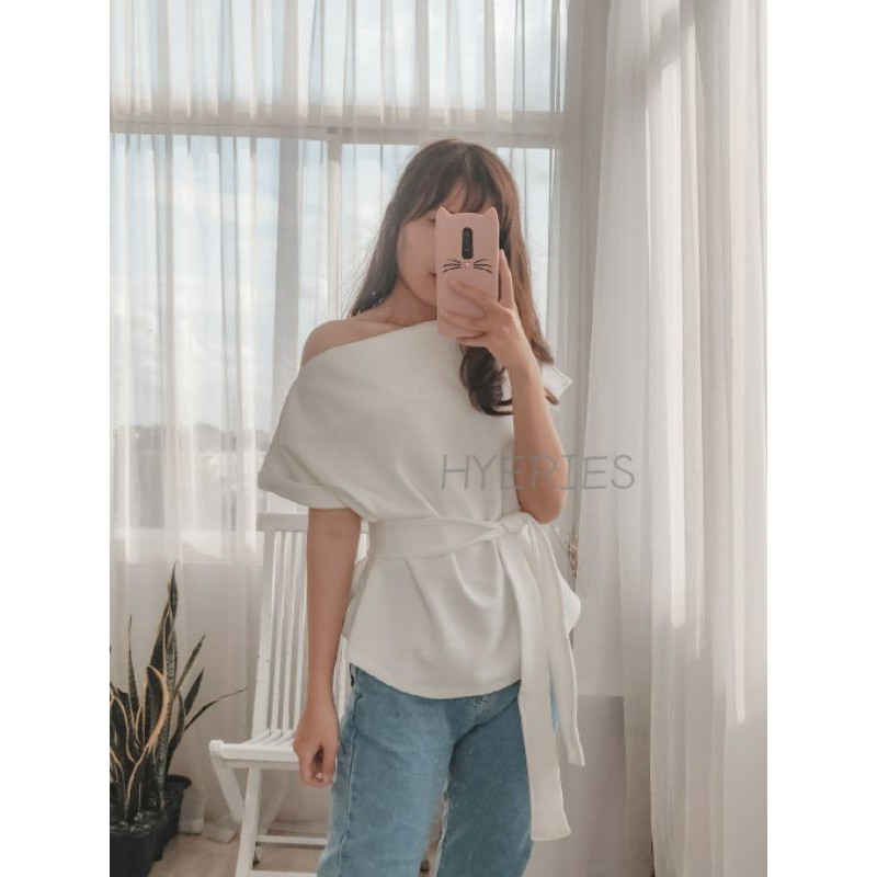 HYERIES VIENNA Atasan Casual Wanita Korea Sabrina One Shoulder / Off Shoulder Top / Blouse Wanita