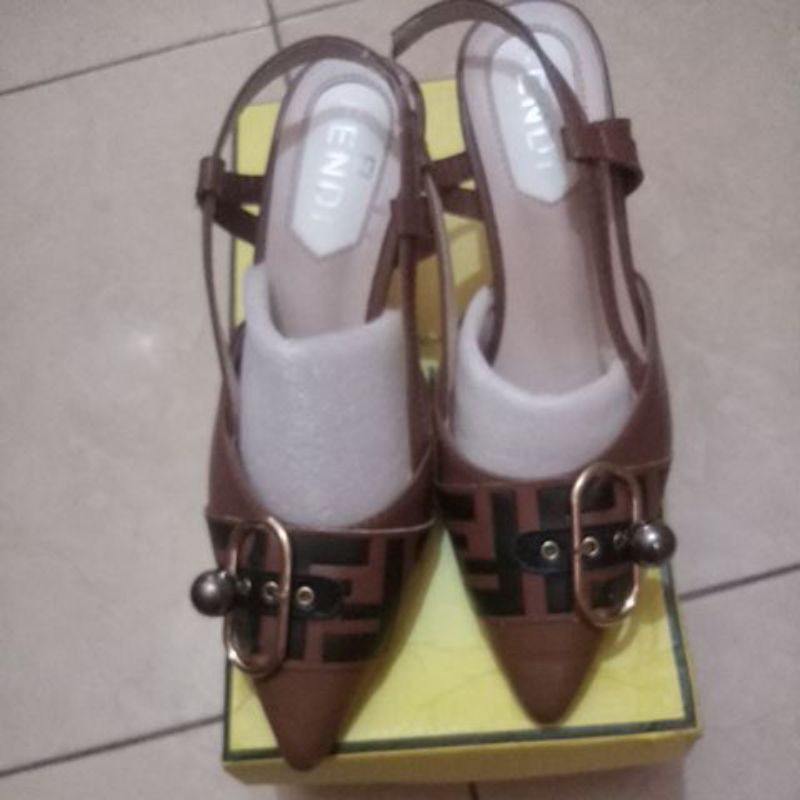 heels coklat