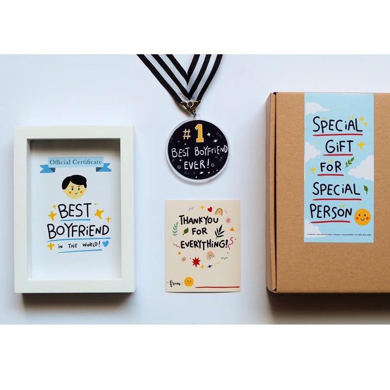

PΔstί kίrίm KADO PACAR, WOODEN FRAME + MEDALI + KARTU + BOX GIFT HAMPERS, BOYFRIEND, ULTAH , MEDALI,
