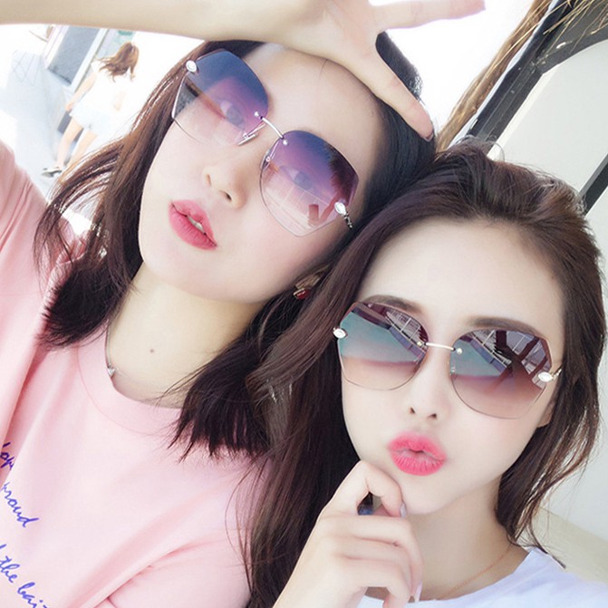 (YUZHU) TERSEDIA &amp; COD Kacamata Hitam Wanita Korean Fashion Gaya Oversized Frameless KACA MATA Sunglasses