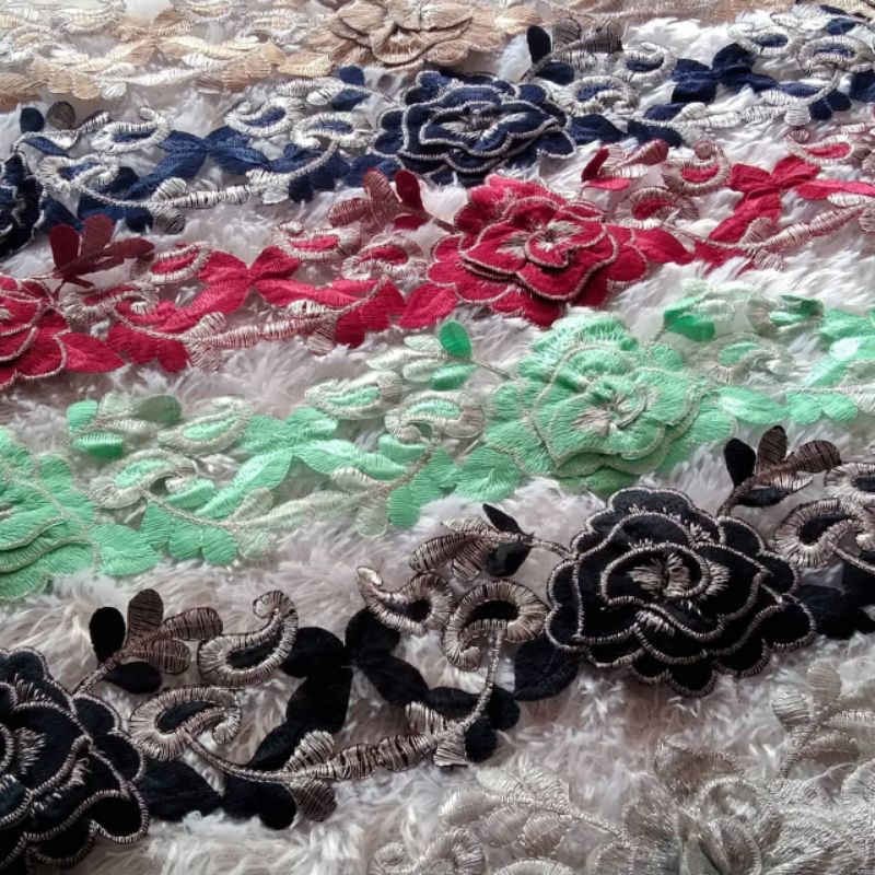 Renda Bordir Bunga mawar Tengah 1Meter Renda bunga mawar tengah warna Bordir super murah. bordil apl