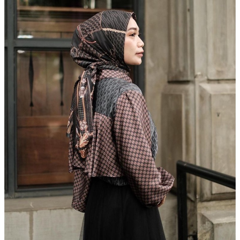 Mono Shirt by Vanilla Hijab (Ready bukan PO)