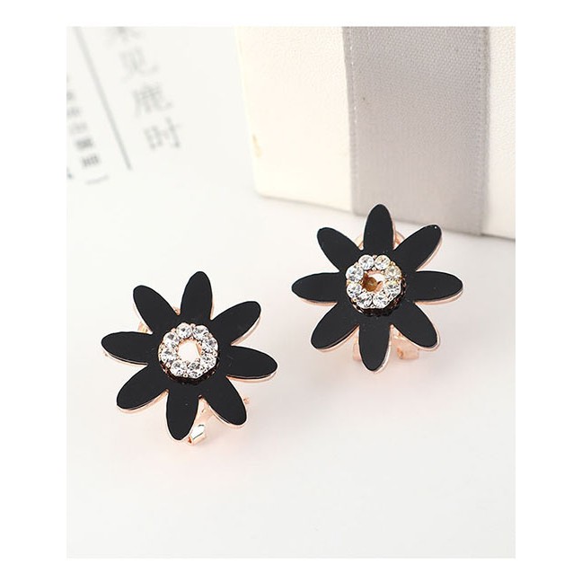 LRC Anting Tusuk  Fashion Black Gold-plated Stud Earrings With Rhinestones And Flowers Y63706