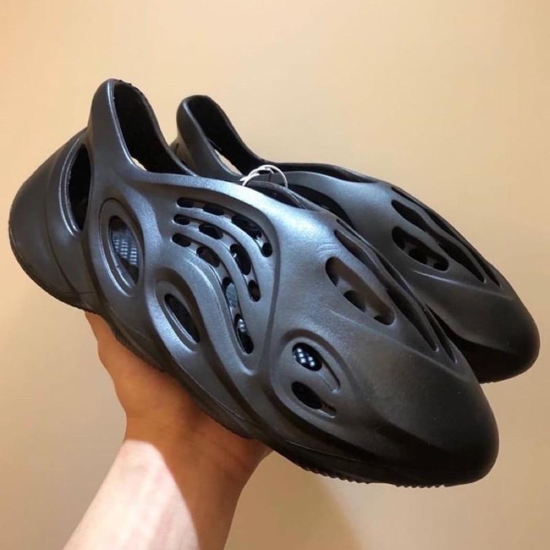 tenis yeezy foam runner