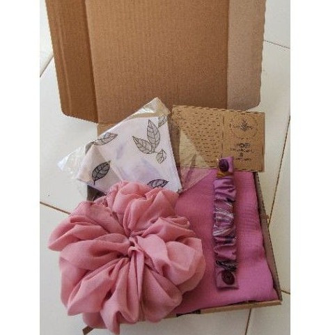 

PAKET HAMPERS GIFT BOX KADO BIRTHDAY, ANNIVERSARY, GRADUATION, WEDDING