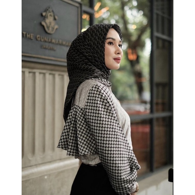 MONO SHIRT BY VANILLA HIJAB KHAKI XL