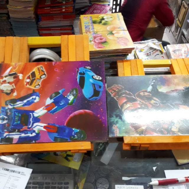 Meja belajar lipat anak gambar karakter kuning P 34 cm L Meja belajar lipat anak gambar karakter kuning P 34 cm L