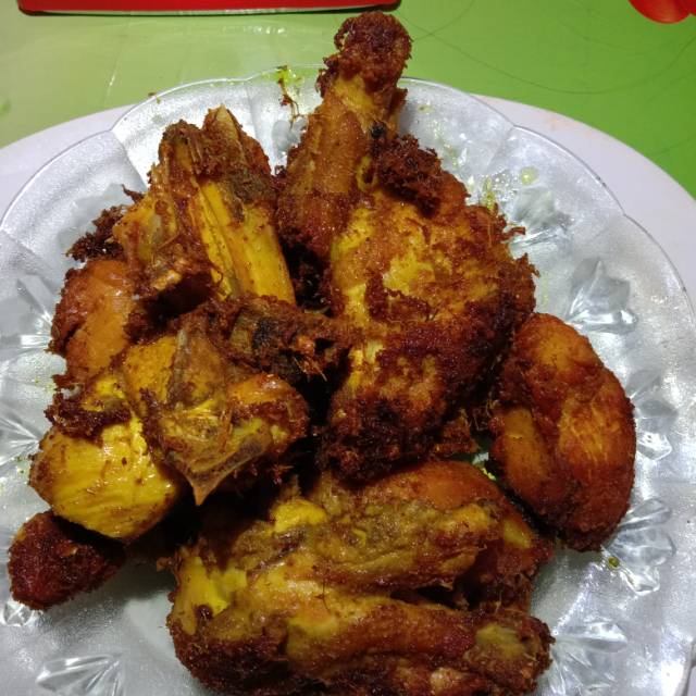 

(Frozen Food) Ayam Ungkep Bumbu Kuning + Sambal khas @thesyifakitchen,