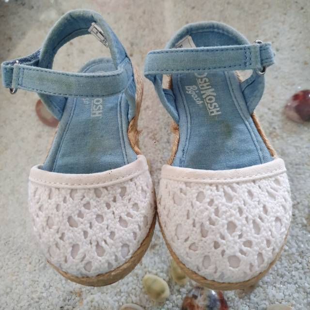 PRELOVED kondisi 99% like new. OshKosh Sepatu sandal anak 1y - 2,5y