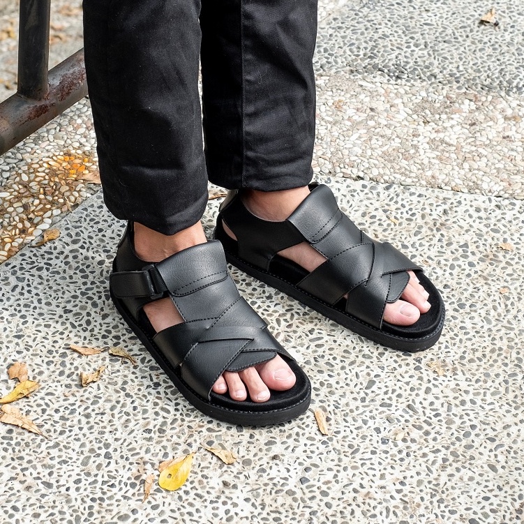 Caster Black | Sendal Casual Hitam Original Kasual Chunky Pria Cowok Sandal | FORIND x Giant Flames