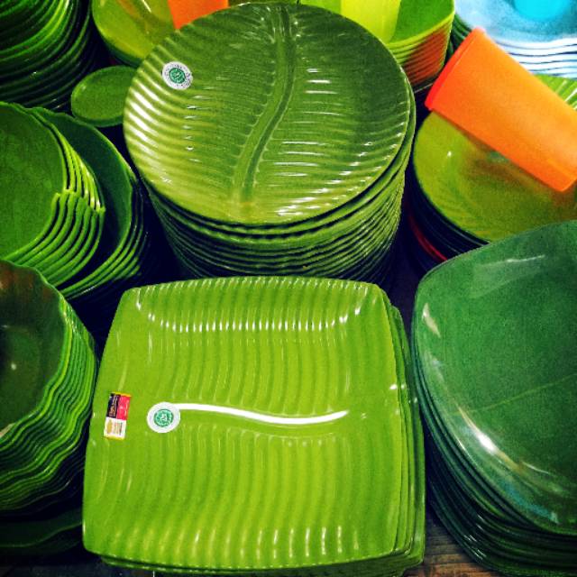 Piring melamin ceper