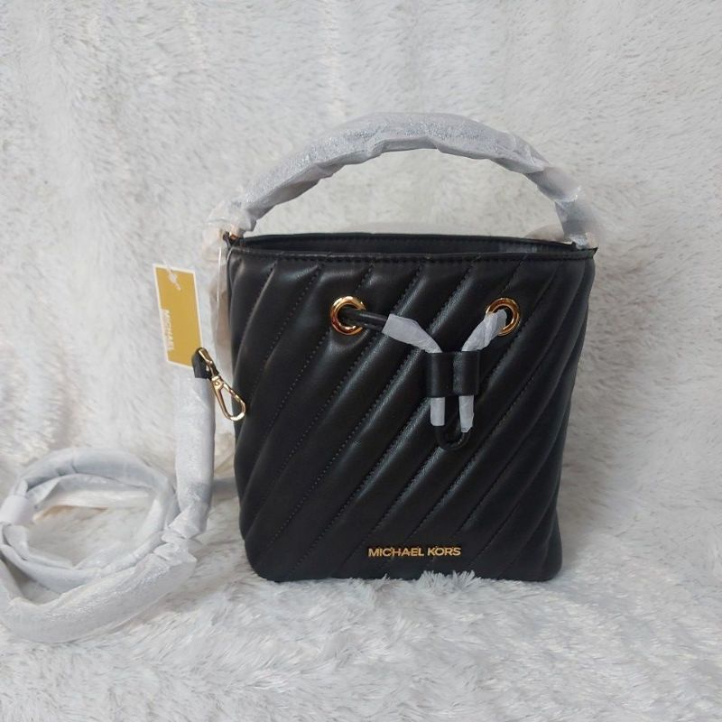TAS WANITA BRANDED ORIGINAL - MK  SURI SMALL BUCKET BLACK CROSSBODY