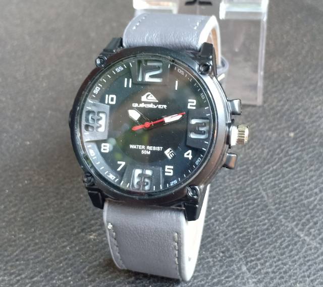 Jam Tangan Pria Sporty Analog Quicksilver Tanggal Aktif Strap Kulit