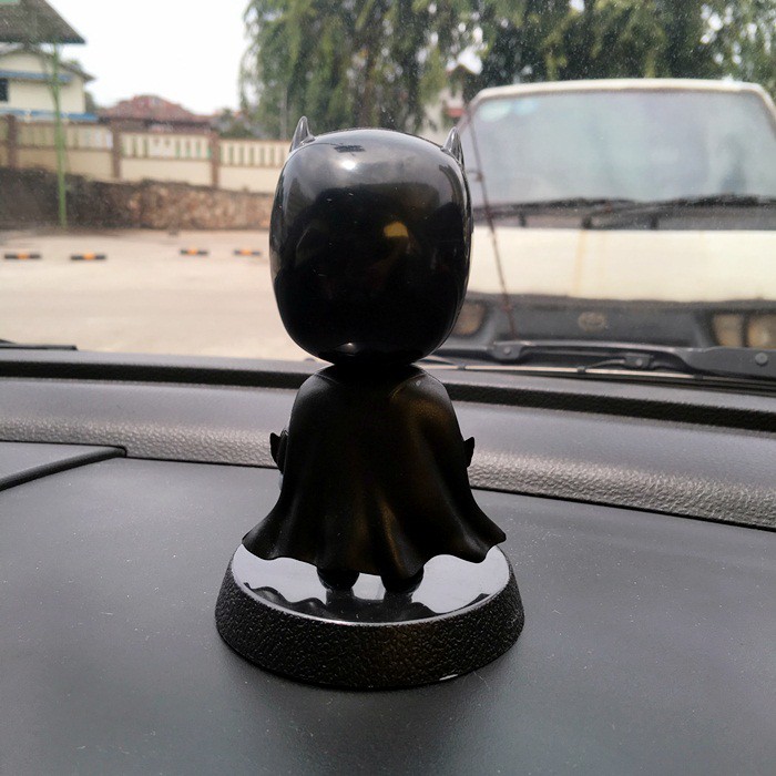 Pajangan Figure Miniatur Mobil Solar Power Batman Goyang Kepala Shacking Head Toy 1