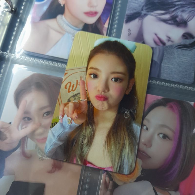 ITZY Mecima Fansign Lia Pout PC Photocard Yeji Ryujin Chaeryeong Yuna