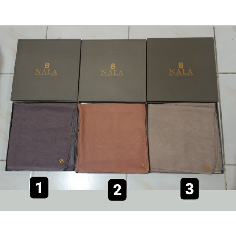 Buttonscarves preloved nala square