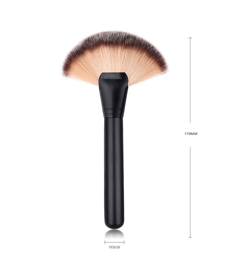 Brush makeup Bentuk Kipas Untuk Highlighter / Concealer / Bedak