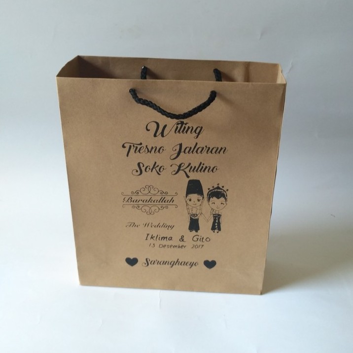 

Sablon Tas Souvenir Coklat Ukuran 18x12x22