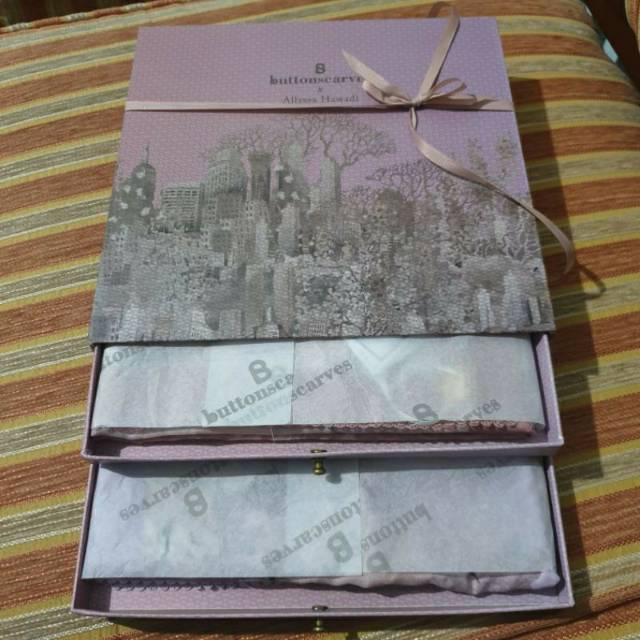 Buttonscarves New York Reborn Collector Lilac