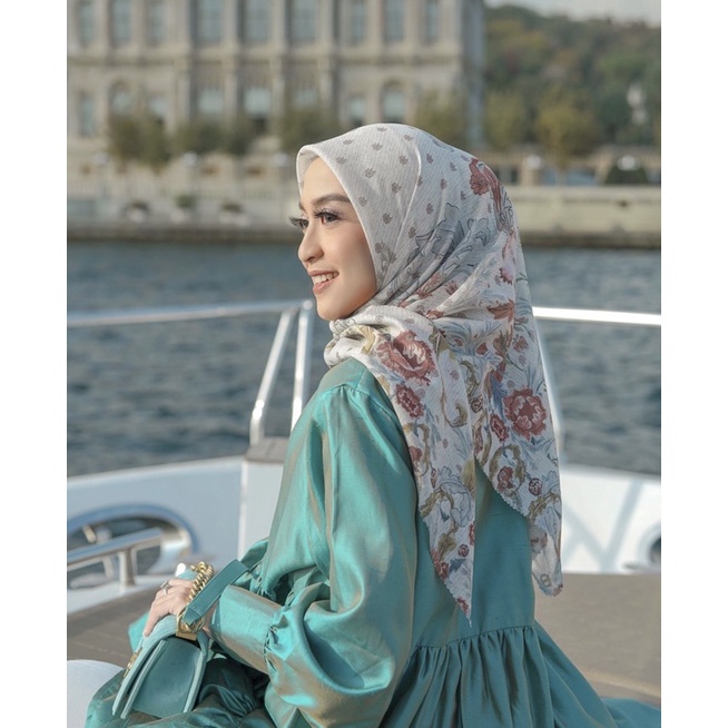 Buttonscarves Royale white