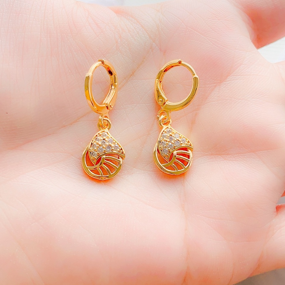 Anting / Giwang Wanita Ukiran Wayang Zirconia Gold