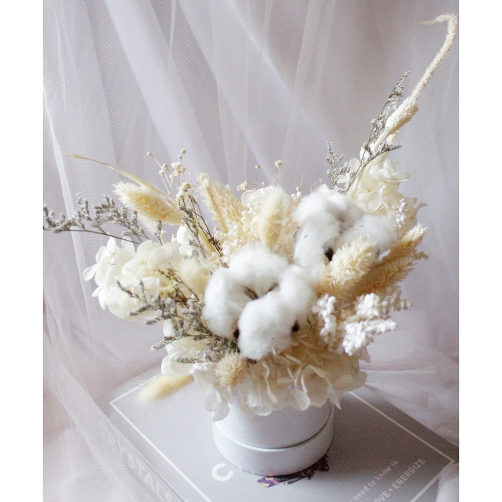 

HADIAH BUNGA BOX BUNGA KERING ROMANTIS IMPORT RANGKAIAN BUNGA BOX BULAT KOREAN STYLE HYDRANGEA COTTON