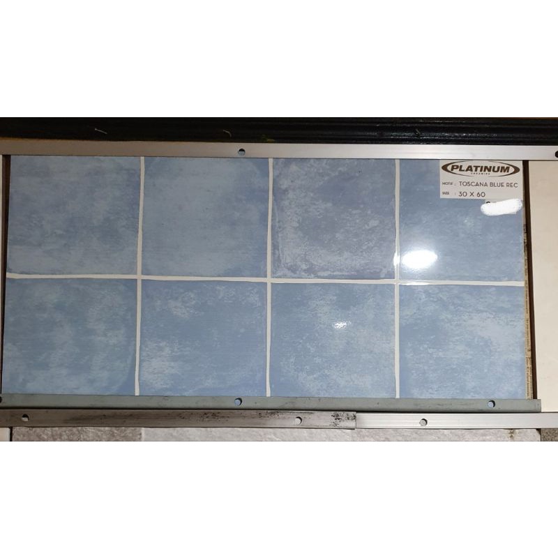 keramik 30x60 dinding kamar mandi glossy mengkilap licin motif kotak platinum toscana blue