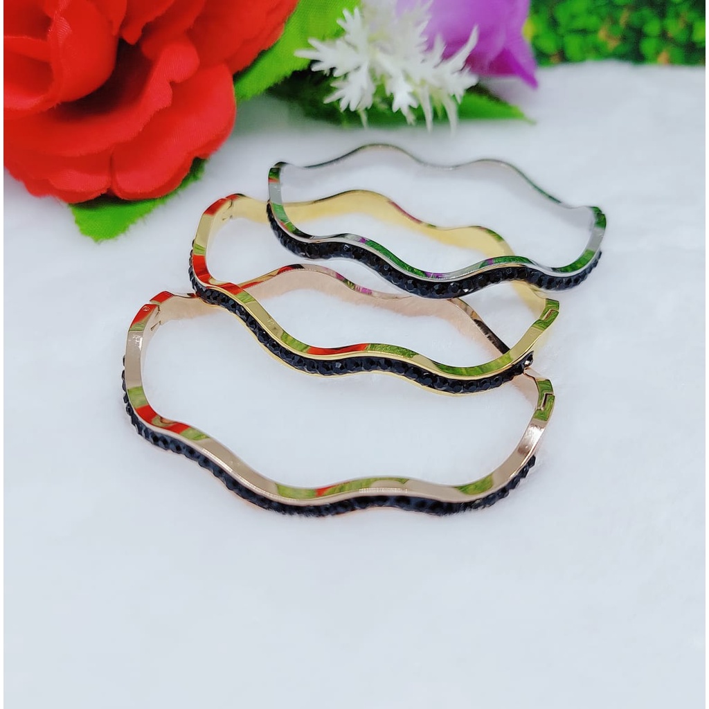 Titanium gelang bergelombang mata putih dan mata hitam perhiasan fashion (lebar 4mm)