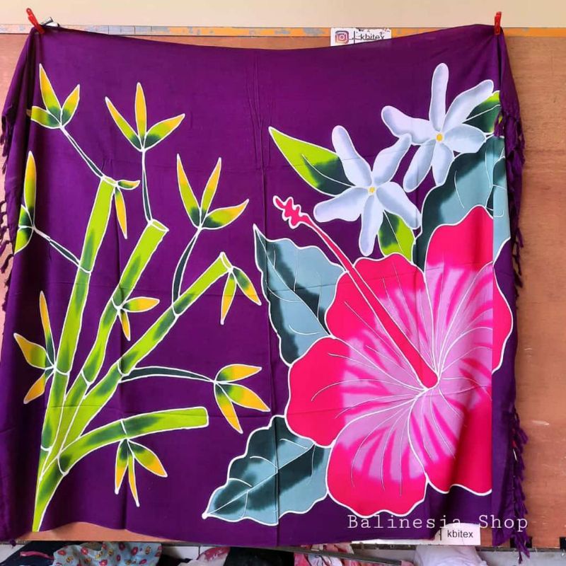 Kain pantai motif bunga sepatu Ungu