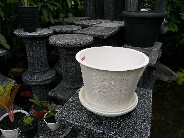 Pot bunga putih motif anyam 25cm + tatakan putih