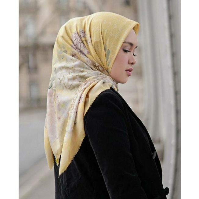 Buttonscarves Hydrangea Jaune Preloved