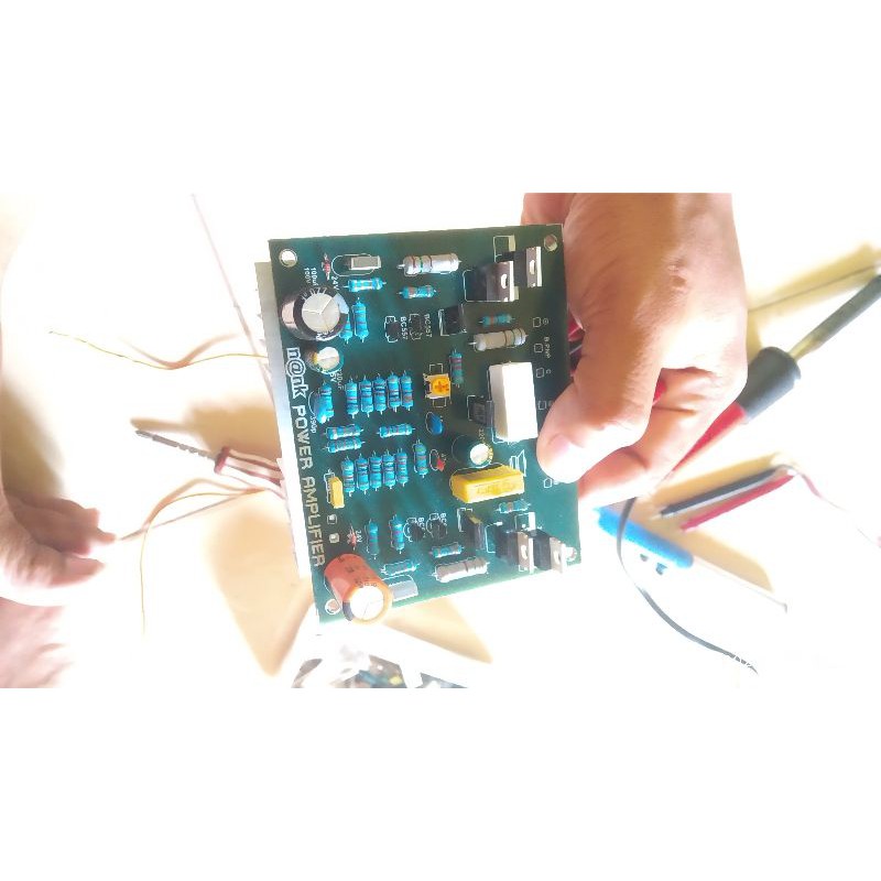 Driver Power Amplifier Toa karakter Midle