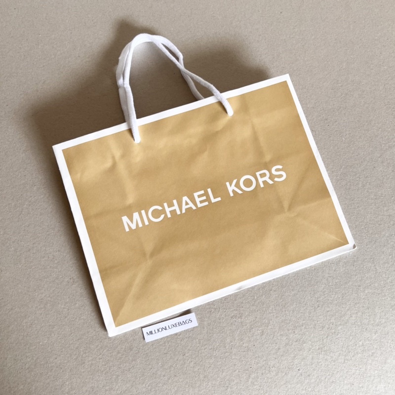 

Michael Kors Paper Bag Original Ukuran 30x13x23cm & 38x17x28cm