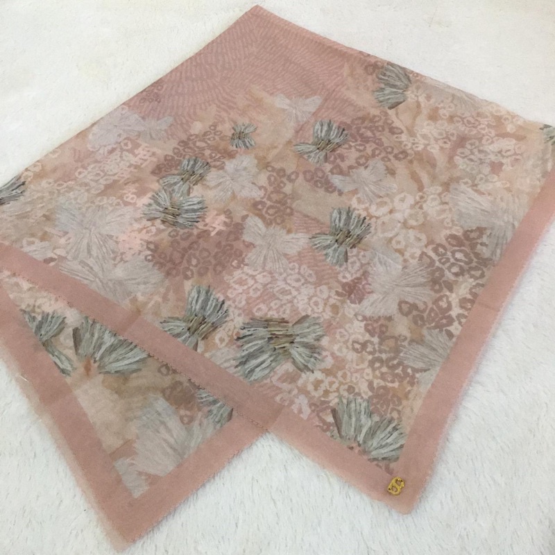 Buttonscarves les amities series peach