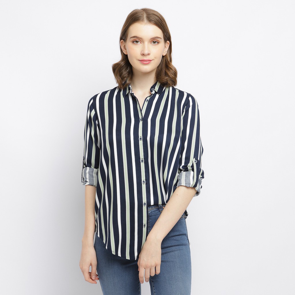 C2 Futtsu Navy Kemeja Casual Wanita