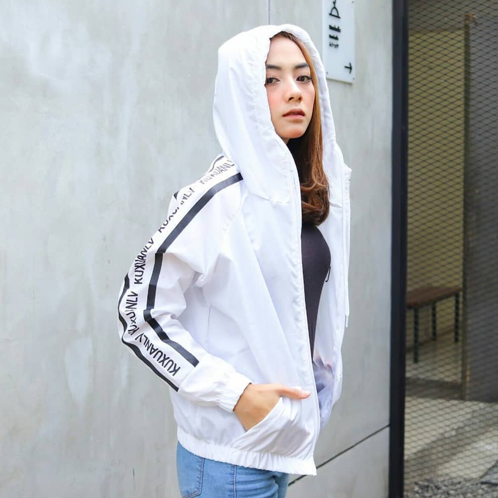 Kuxu Jaket - Jaket Parasut Wanita