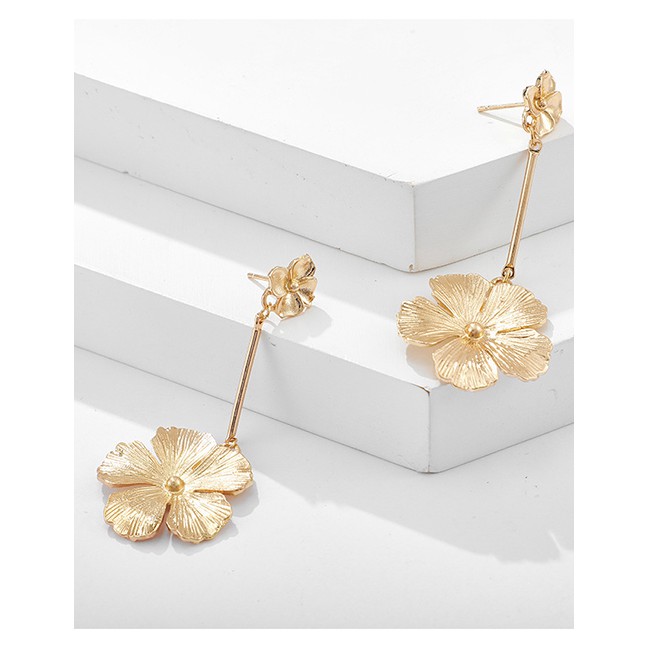 LRC Anting Tusuk Fashion Golden Flower Asymmetric Earrings D61347