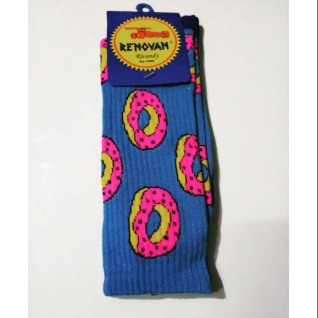 

Kaoskaki donat pink dasar biru tua