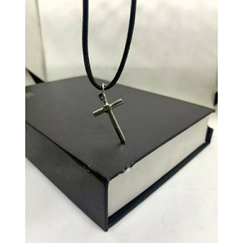 Kalung Pria Dan Wanita Salib Tali Bandul/Tali Hitam Liontin Titanium