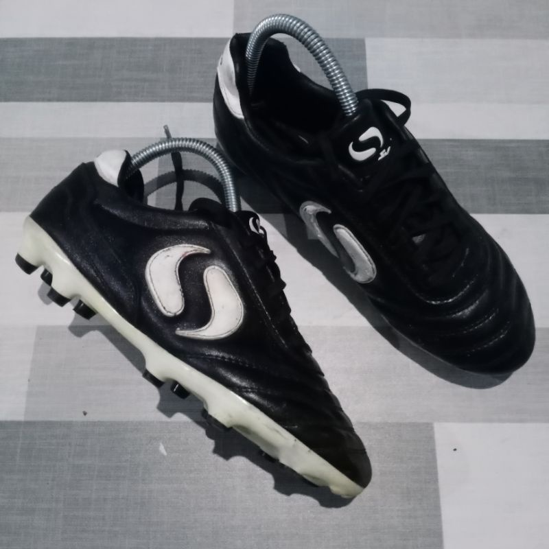 sepatu bola bekas second original