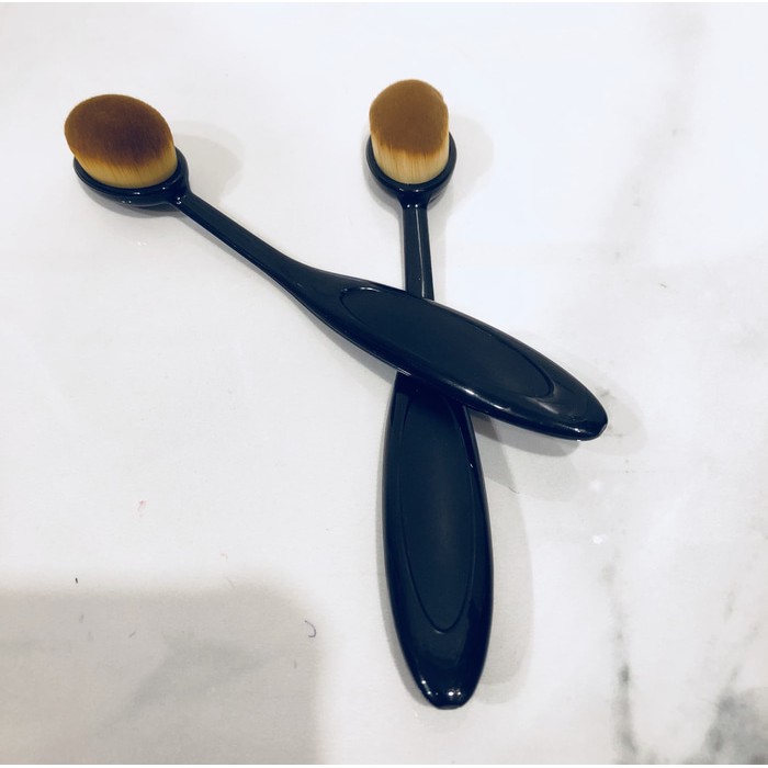 OVAL FOUNDATION FACE BRUSH ( make up brush )