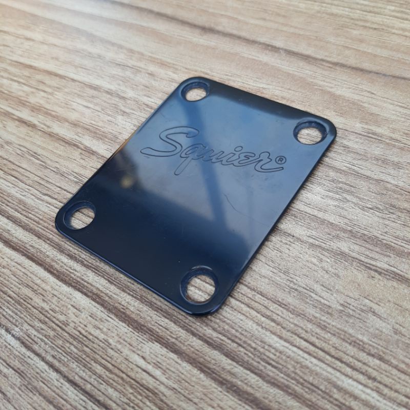 Neck Plate Squier Hitam